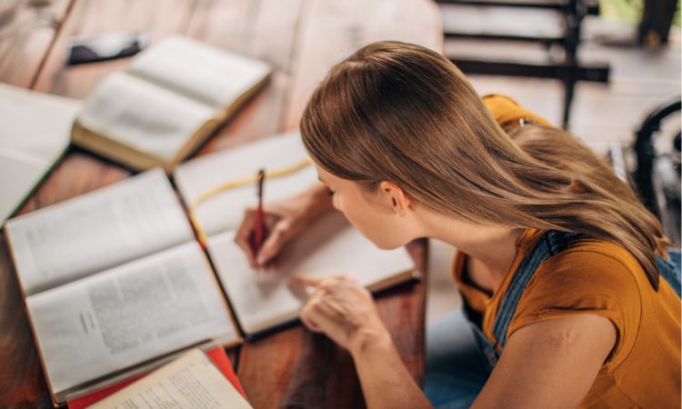 O que estudar aos 40 que seja curto e tenha saída profissional?