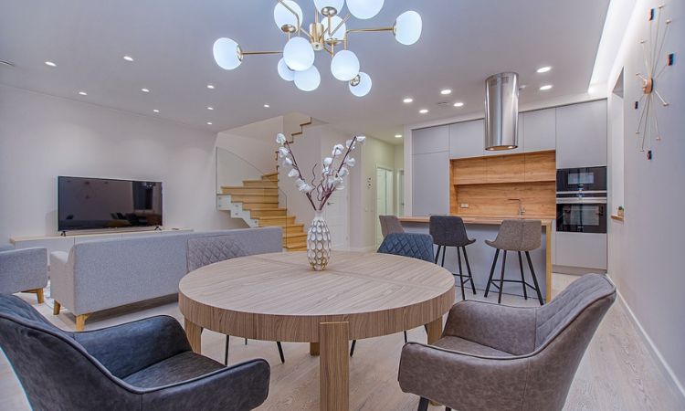 Que tipos de iluminação são utilizados na decoração de interiores?
